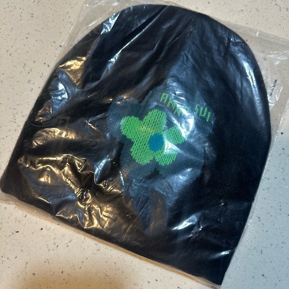 NWT Anna Sui Love Beanie - Picture 3 of 12